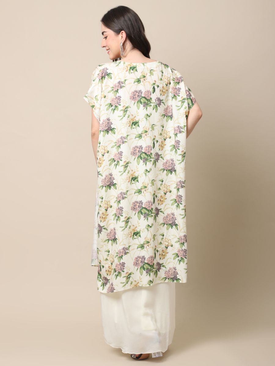 Жалаңаш қыздар мен жастар Қыздар секс ойыншықтарын жарнамалайды