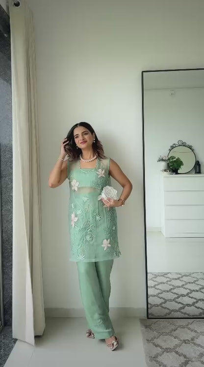 Vire Embroidered Set